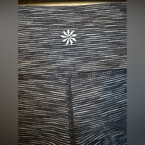 Athleta Cropped Leggings Medium - Picture 4 of 6
